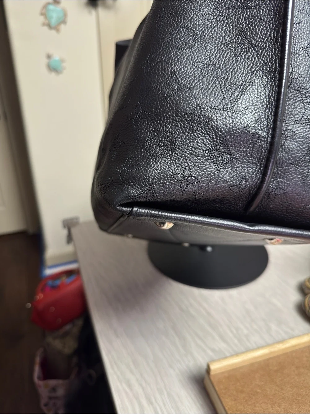 Louis Vuitton Carmel hobo in black mahina leather